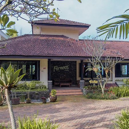 Foresta Inn Family Resort Prigen Exterior foto