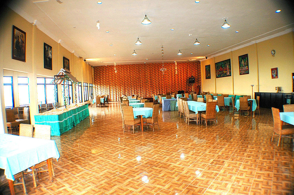 Foresta Inn Family Resort Prigen Exterior foto